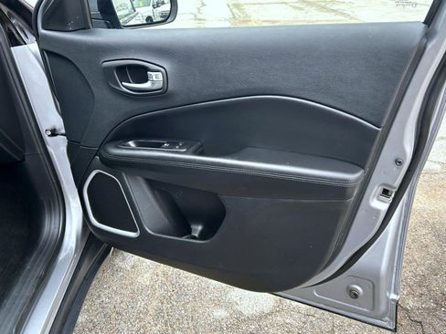 Used 2019 Jeep Compass Altitude image 15