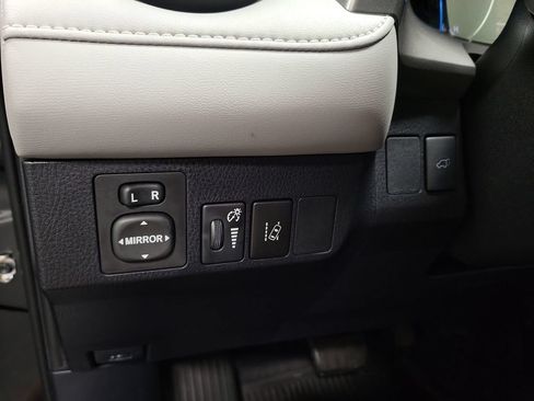 Used 2017 Toyota RAV4 XLE AWD/4WD image 24