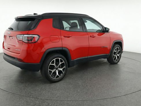 Used 2025 Jeep Compass Limited image 9