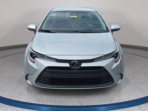 Used 2023 Toyota Corolla LE FWD image 2