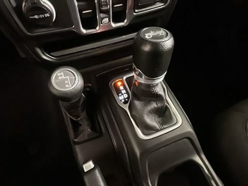 Used 2018 Jeep Wrangler Unlimited Sport S AWD/4WD image 21