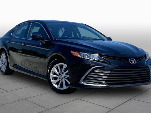 Used 2024 Toyota Camry LE FWD image 3