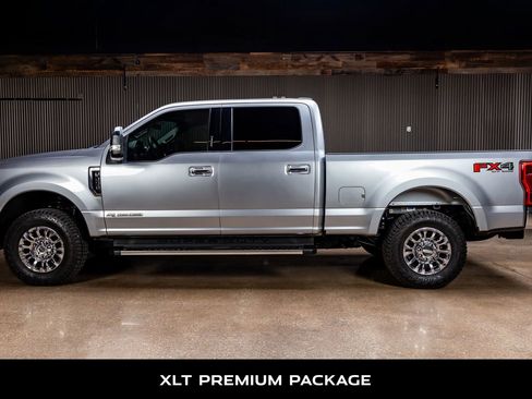 Used 2022 Ford F250 XLT w/ XLT Premium Package image 5