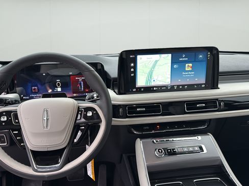 New 2026 Lincoln Aviator AWD image 24