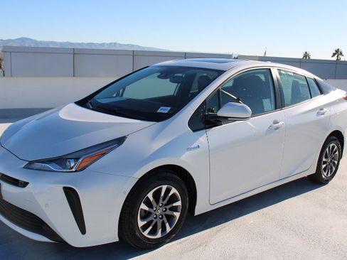 Used 2019 Toyota Prius XLE image 6
