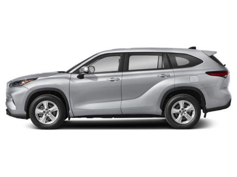 Used 2024 Toyota Highlander LE AWD/4WD image 3
