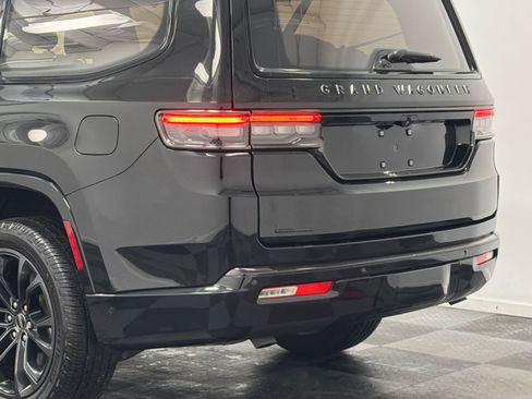 Used 2022 Jeep Grand Wagoneer Series II image 7