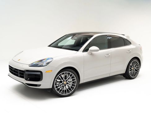 Used 2023 Porsche Cayenne Turbo image 1