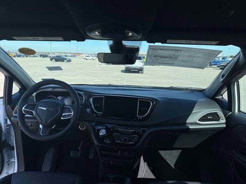 New 2026 Chrysler Voyager LX image 24