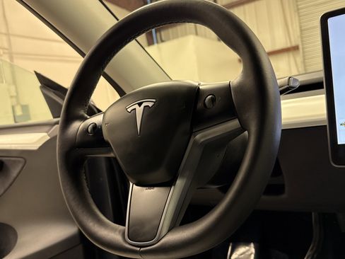 Used 2023 Tesla Model Y Long Range image 10
