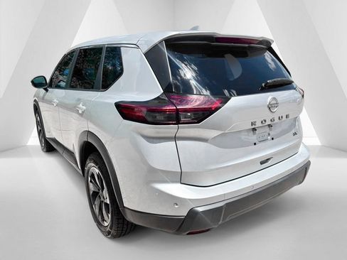 Used 2024 Nissan Rogue SV FWD image 5