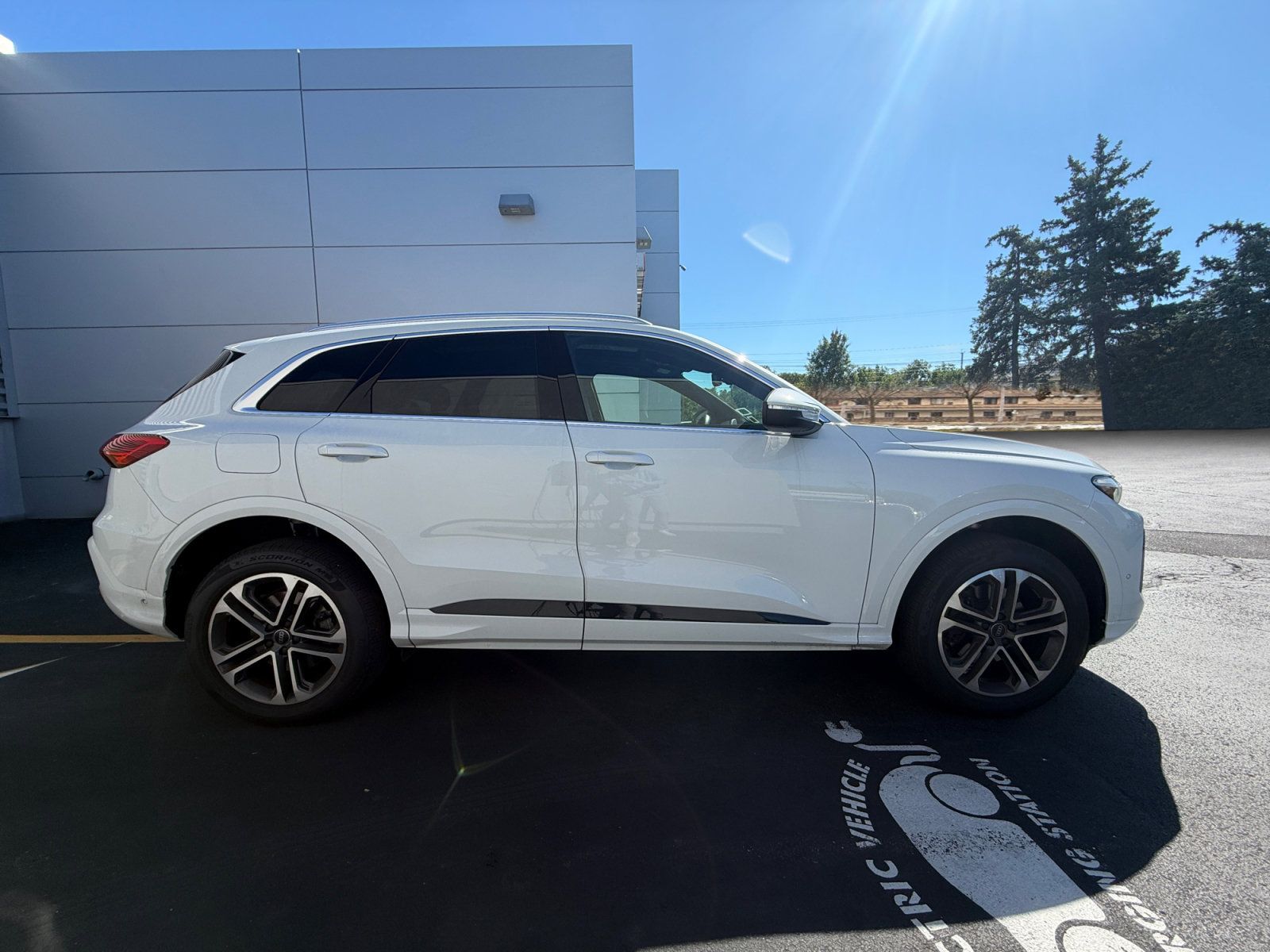 Used 2025 Audi Q5 Premium Plus w/ Premium Plus AWD/4WD image 9