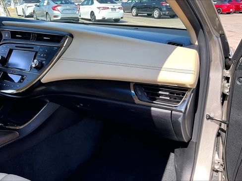 Used 2017 Toyota Avalon Limited image 17