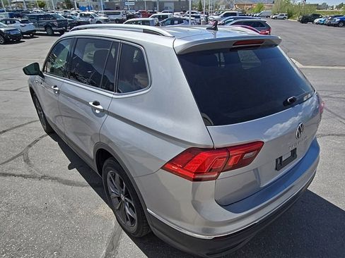 Used 2023 Volkswagen Tiguan SE w/ Panoramic Sunroof Package FWD image 6