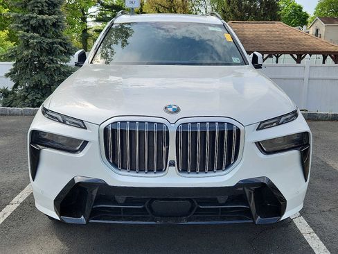 Used 2023 BMW X7 xDrive40i w/ Executive Package AWD/4WD image 2