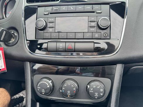 Used 2011 Chrysler 200 Touring FWD image 42