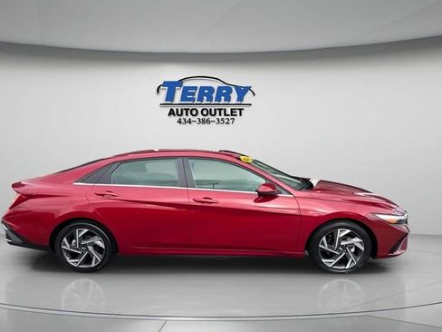 Used 2025 Hyundai Elantra SEL FWD image 1