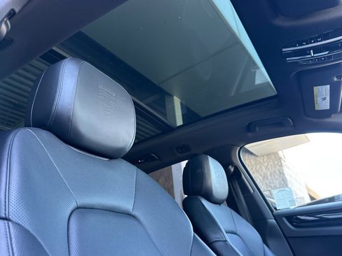 Certified 2023 Porsche Cayenne w/ Premium Package AWD/4WD image 17