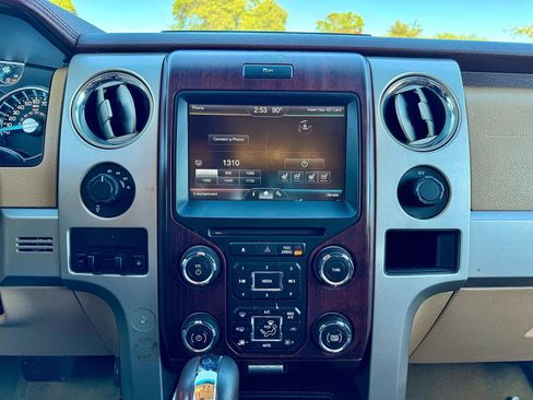 Used 2014 Ford F150 King Ranch w/ King Ranch Luxury Package image 17