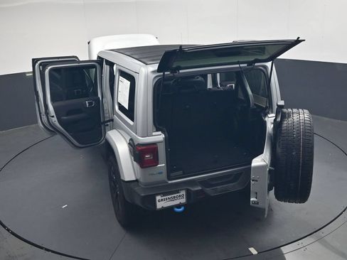 Used 2022 Jeep Wrangler Unlimited Sahara AWD/4WD image 46