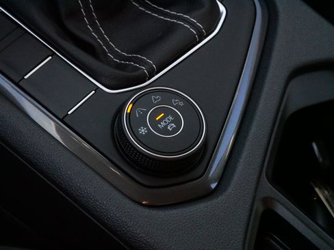 Certified 2024 Volkswagen Tiguan S image 27