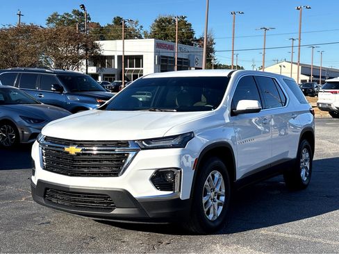 Used 2023 Chevrolet Traverse LS w/ Safety Package image 3