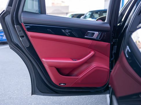 Used 2020 Porsche Panamera image 42