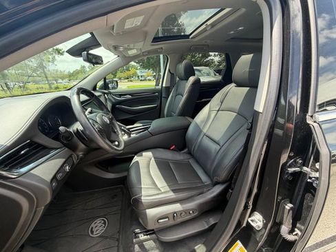 Used 2021 Buick Enclave Avenir w/ Avenir Technology Package FWD image 10