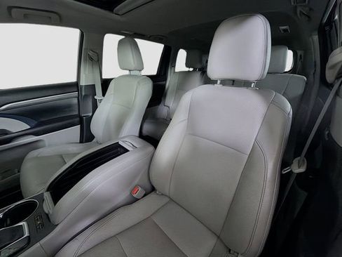 Used 2017 Toyota Highlander Limited image 11