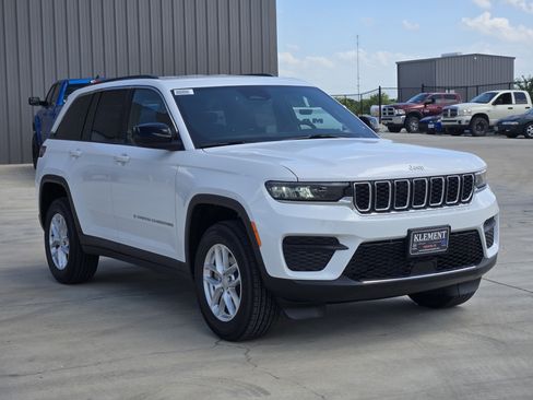 New 2026 Jeep Grand Cherokee Laredo AWD/4WD image 3