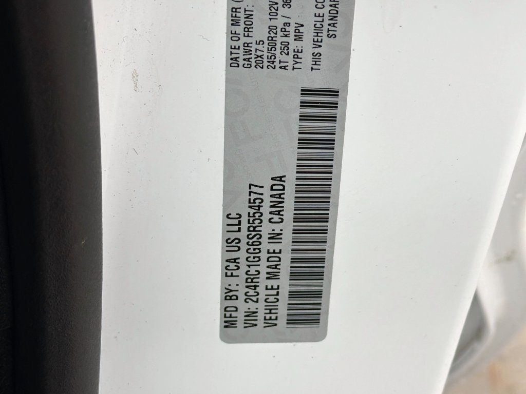 Used 2025 Chrysler Pacifica Limited FWD image 33