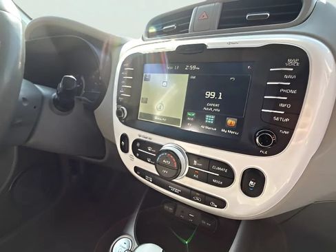 Used 2016 Kia Soul EV + w/ Sun & Fun Package FWD image 15