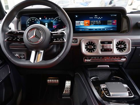 Used 2025 Mercedes-Benz G 550 image 10