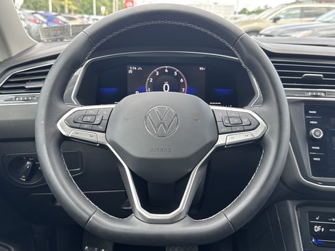 Used 2022 Volkswagen Tiguan SE AWD/4WD image 6