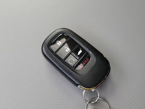 Certified 2025 Honda Pilot Touring image 33