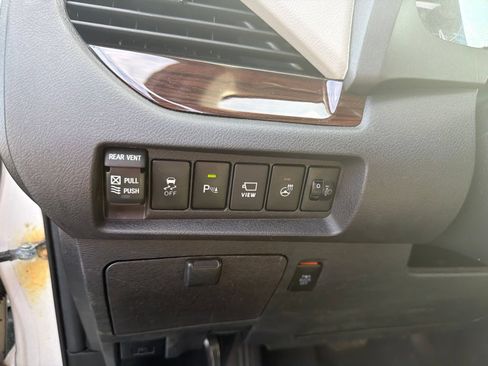 Used 2019 Toyota Sienna Limited Premium w/ Carpet Mat Package FWD image 15