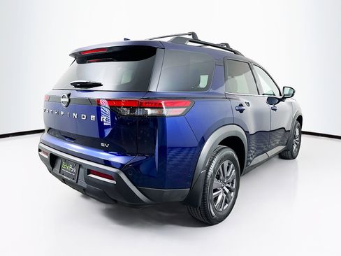 Used 2024 Nissan Pathfinder SV image 9