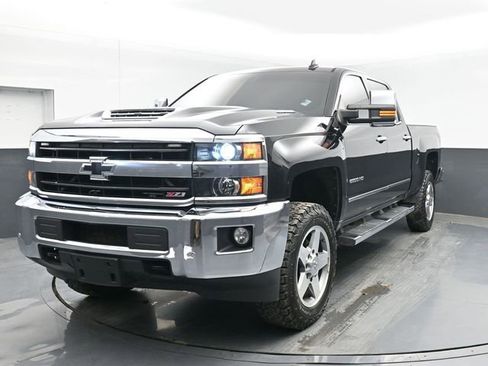 Used 2019 Chevrolet Silverado 2500 LTZ w/ Duramax Plus Package AWD/4WD image 10