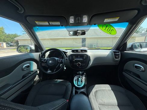 Used 2017 Kia Soul + FWD image 19