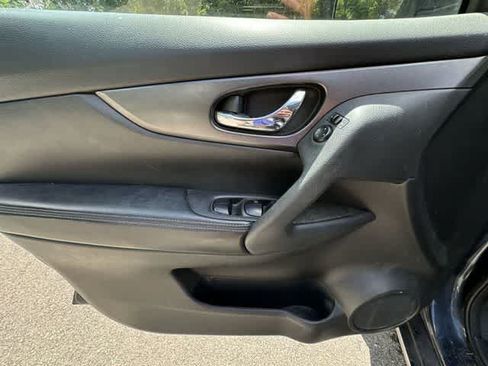 Used 2016 Nissan Rogue S AWD/4WD image 14