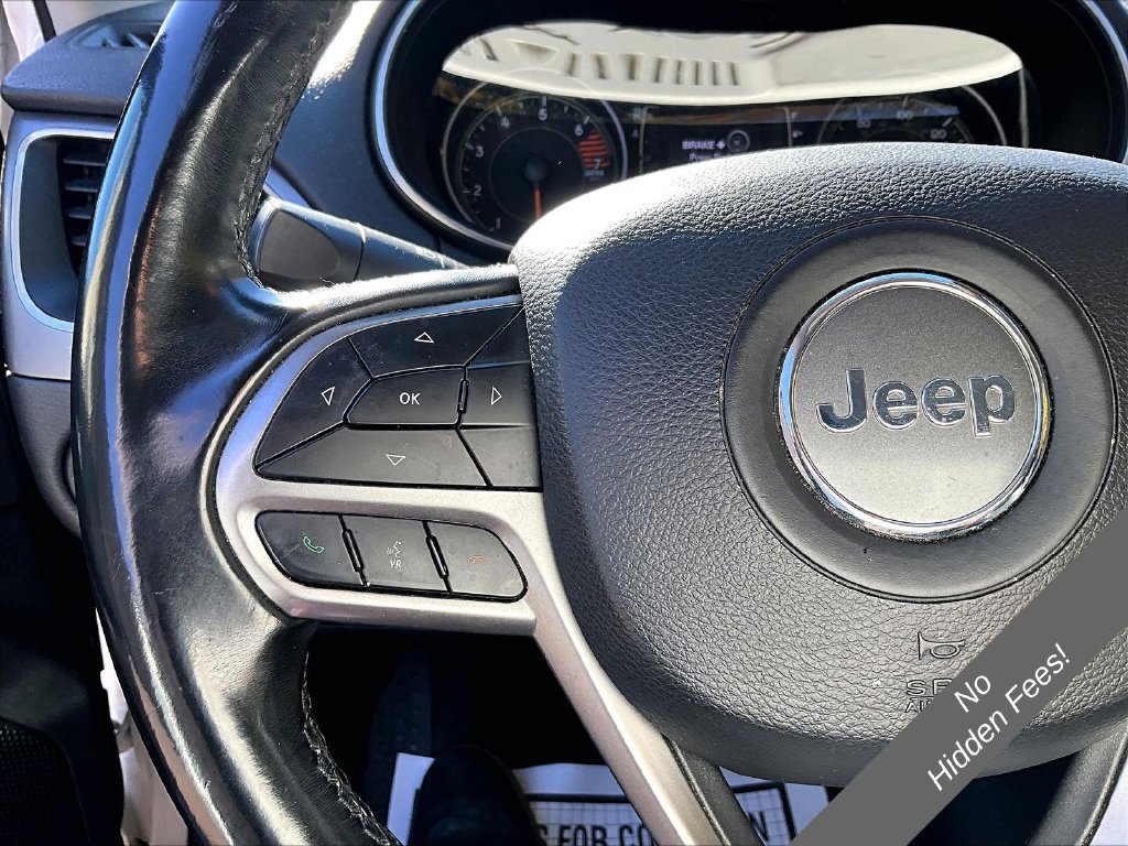 Used 2019 Jeep Cherokee Latitude Plus FWD image 14