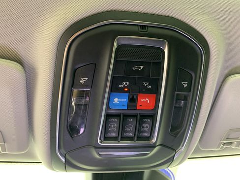 Used 2023 Jeep Grand Cherokee L Limited AWD/4WD image 28