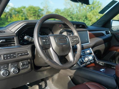 Used 2023 GMC Yukon Denali Ultimate AWD/4WD image 27