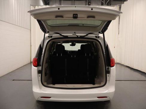 Certified 2023 Chrysler Voyager LX FWD image 21