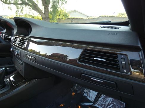 Used 2013 BMW 328i Convertible image 28