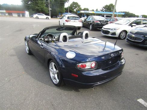Used 2007 MAZDA MX-5 Miata Touring w/ Interior Trim Pkg image 19