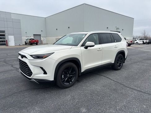 Used 2024 Toyota Grand Highlander Platinum image 1