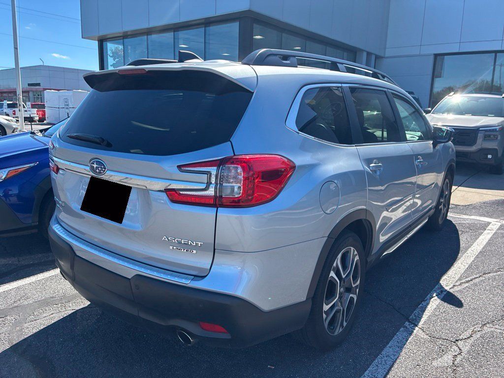 Used 2024 Subaru Ascent Limited w/ Technology Package AWD/4WD image 4