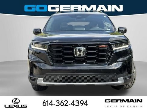 Used 2025 Honda Pilot TrailSport image 2