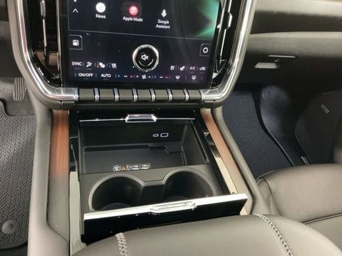 Used 2026 GMC Yukon XL Denali w/ Sun & Power Step Package AWD/4WD image 20
